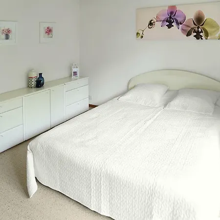 Appt Central 3 Bedroom, 2 Bath & 1 Separate Toilet * 拉图尔德佩