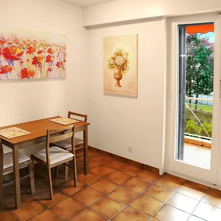 Appt Central 3 Bedroom, 2 Bath & 1 Separate Toilet *